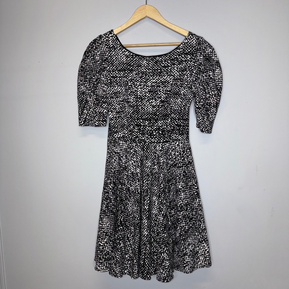 Eva Franco Black White Print Knit Fit and Flare Dress Short Sleeve Size 8